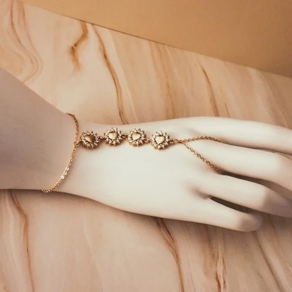 💥 Pretty Bird Hand Chain Bracelet with Crystal Accents - Adjustable (6"-8") - Picture 9 of 10